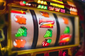 Người chơi Việt Nam trải nghiệm casino trực tuyến uv88 trên điện thoại di động